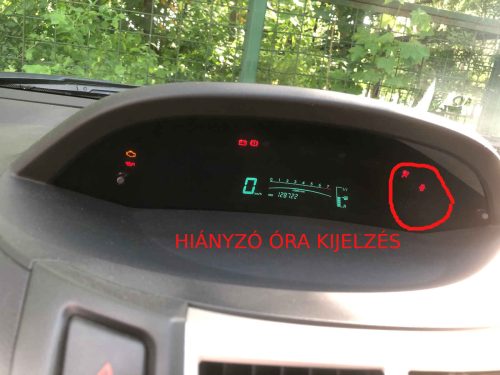toyota-yaris-ii-xp90-oracsoport-kijelzo-elotte-01